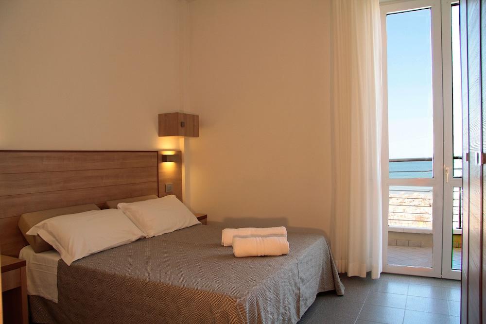 Hotel Bellevue Cattolica Exterior photo