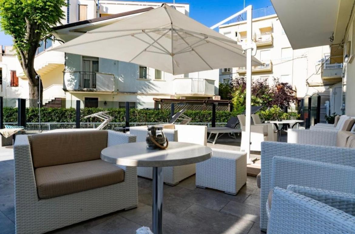Hotel Bellevue Cattolica Exterior photo